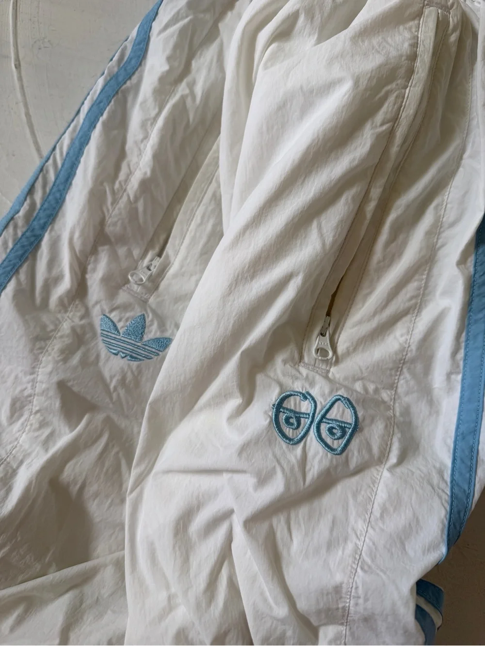 Adidas Krooked Sweatpants Parachute White/Carolina Blue Size L
